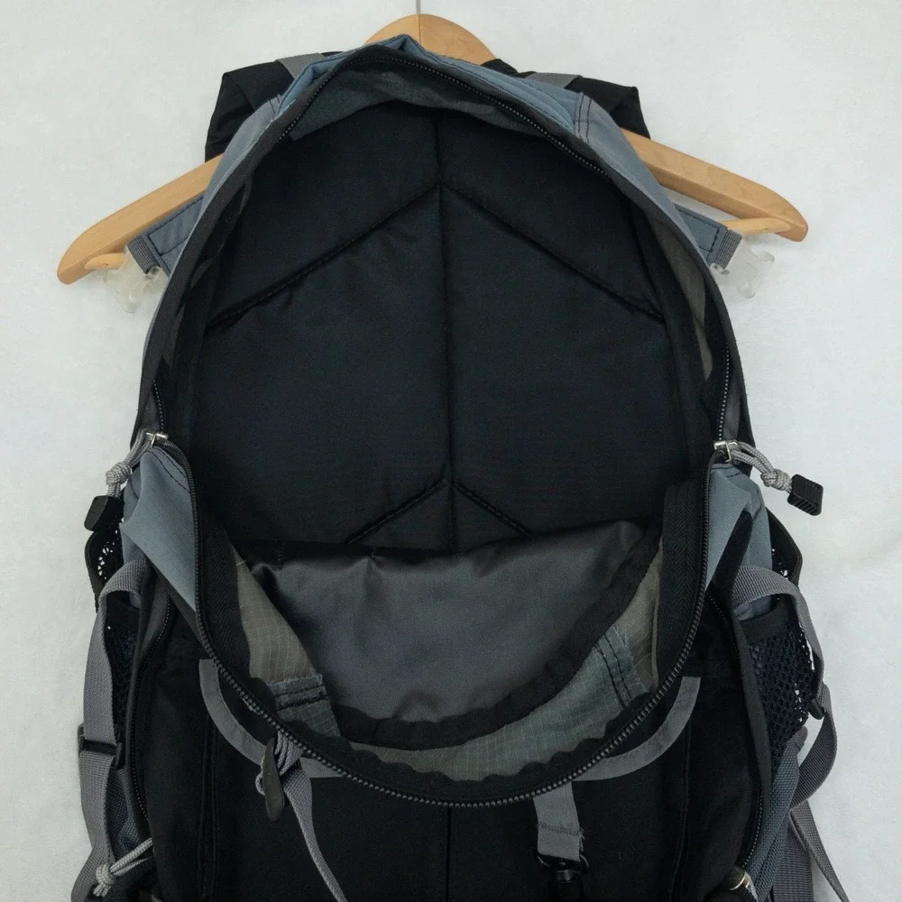 JanSport Equinox 33 Backpack Gray Technical Hiking Daypack Travel ISSUE